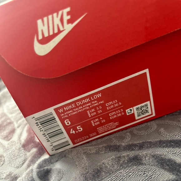 Dunks 4.5y - Picture 2 of 2